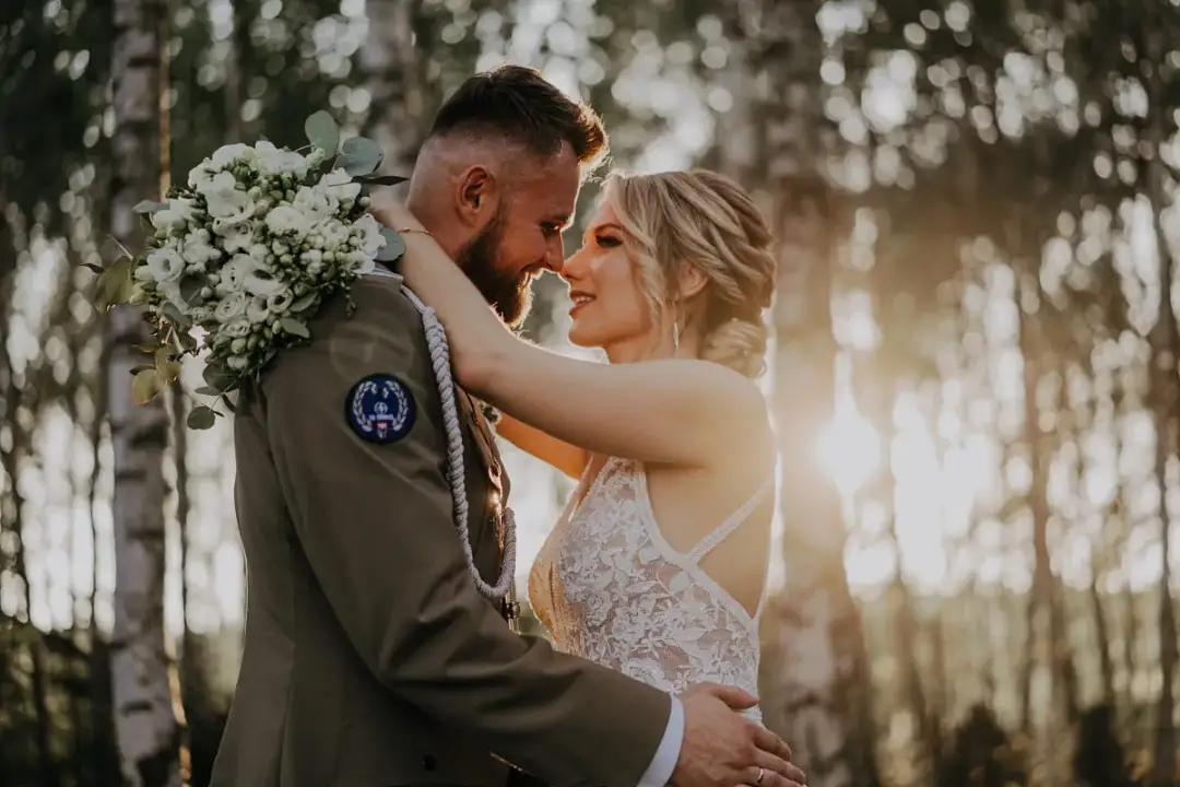 Fotograf czy kamerzysta na ślub? Kluczowe pytania i koszty