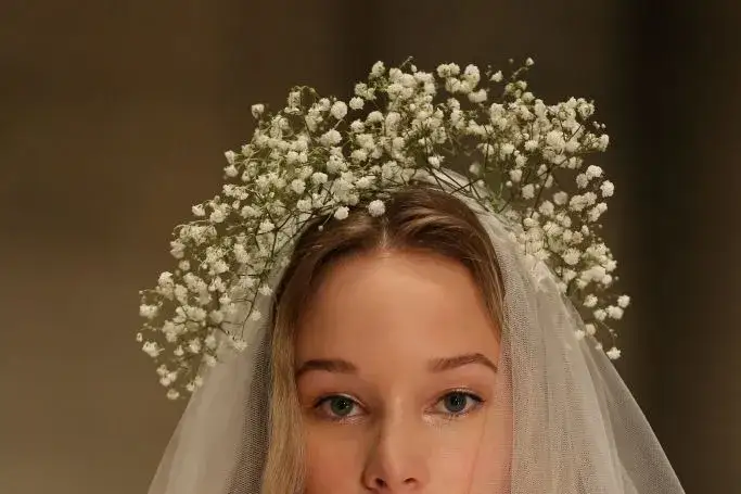 Fryzury ślubne z welonem – jak wybrać idealną dla siebie?