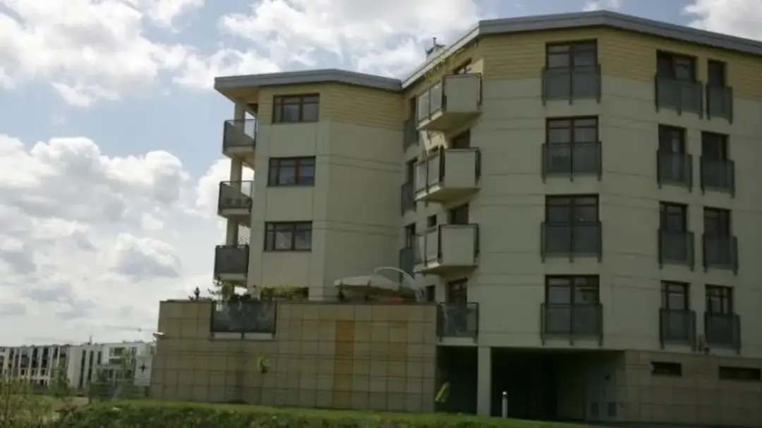 Komu lokatorzy płacą za mieszkanie? Poznaj kluczowe informacje o czynszu