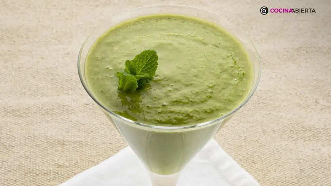 Deliciosos batidos de espinacas y manzana para una vida saludable