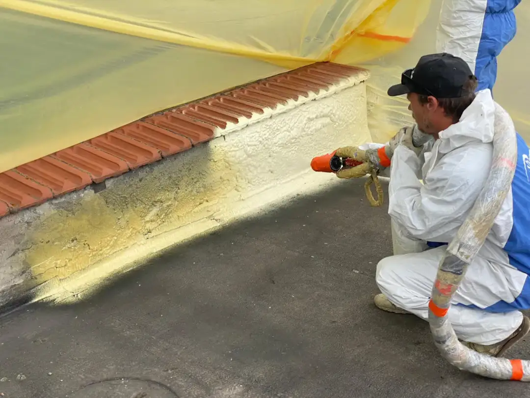 Jak ocieplić dach pokryty papą? Sprawdzone metody i materiały na zimę