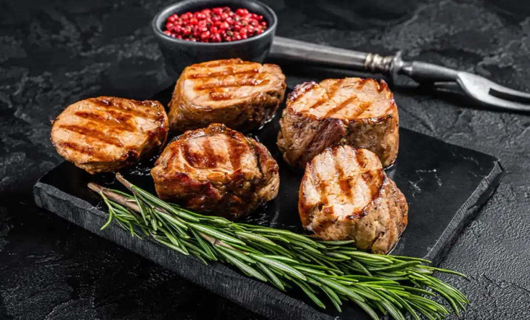 Ile czasu piec polędwiczki wieprzowe, aby były idealnie soczyste?