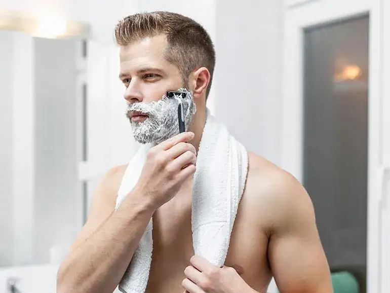 Jak golić zarost na twarzy bez podrażnień i z idealnym efektem