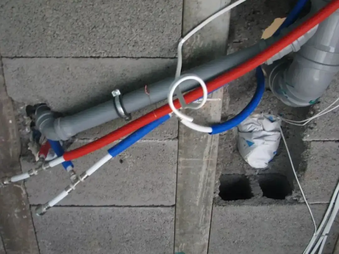 Złączki do rur PCV - Rodzaje, zastosowania i montaż w instalacjach