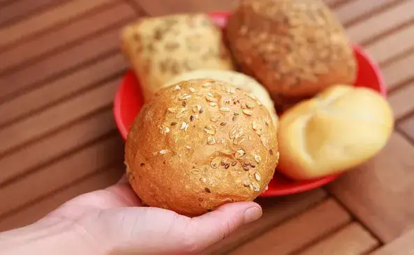 Ile kalorii ma grahamka? Sprawdź, co naprawdę zawiera!