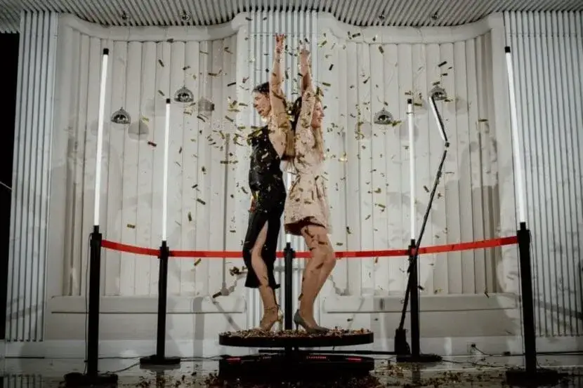 Ile kosztuje fotobudka 360 na wesele? Sprawdź ceny i oferty