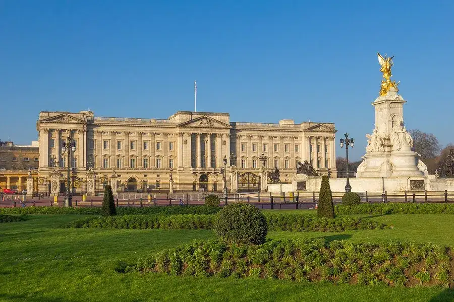 Pałac królewski w Londynie: Fascynująca historia i cenne wskazówki