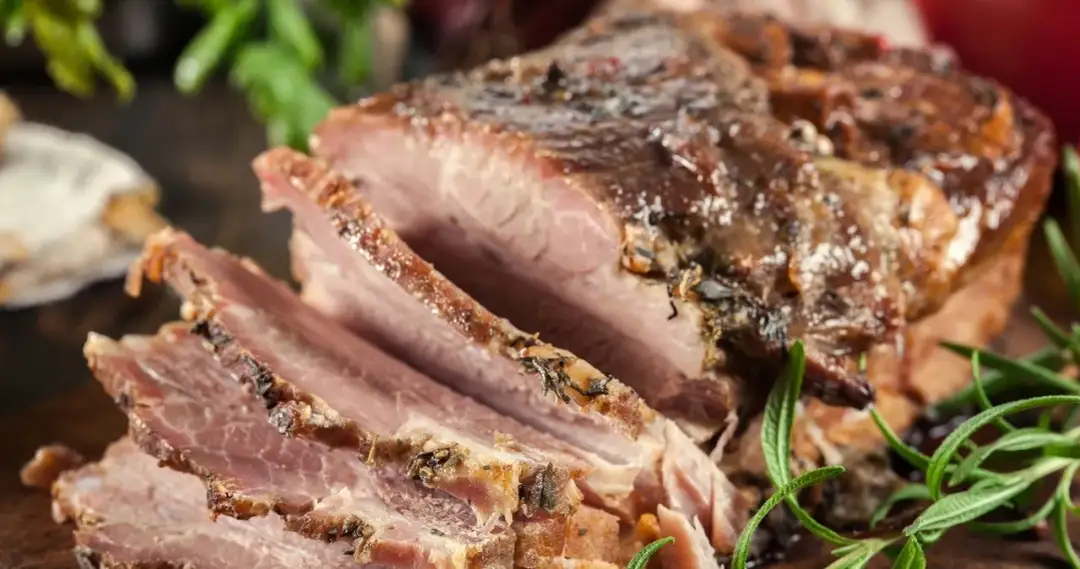 Jak zamarynować karkówkę do piekarnika, aby była soczysta i aromatyczna