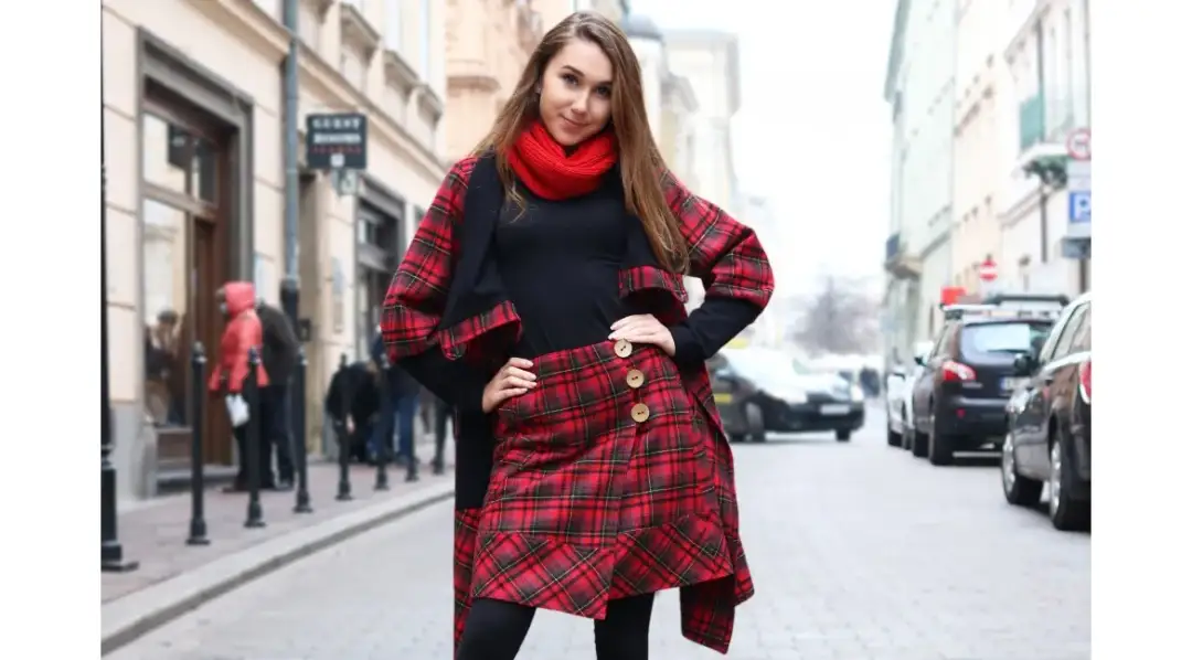 Jak dobrać idealną bluzkę do spódnicy w kratkę i uniknąć modowych błędów