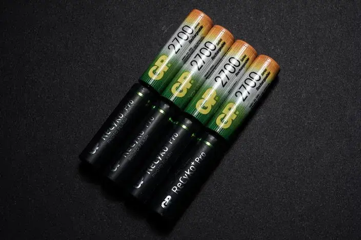 Jakie akumulatorki do lampy błyskowej wybrać, aby uniknąć problemów z zasilaniem?