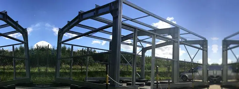 Hale z gotowych elementów: Zalety i zastosowania w biznesie