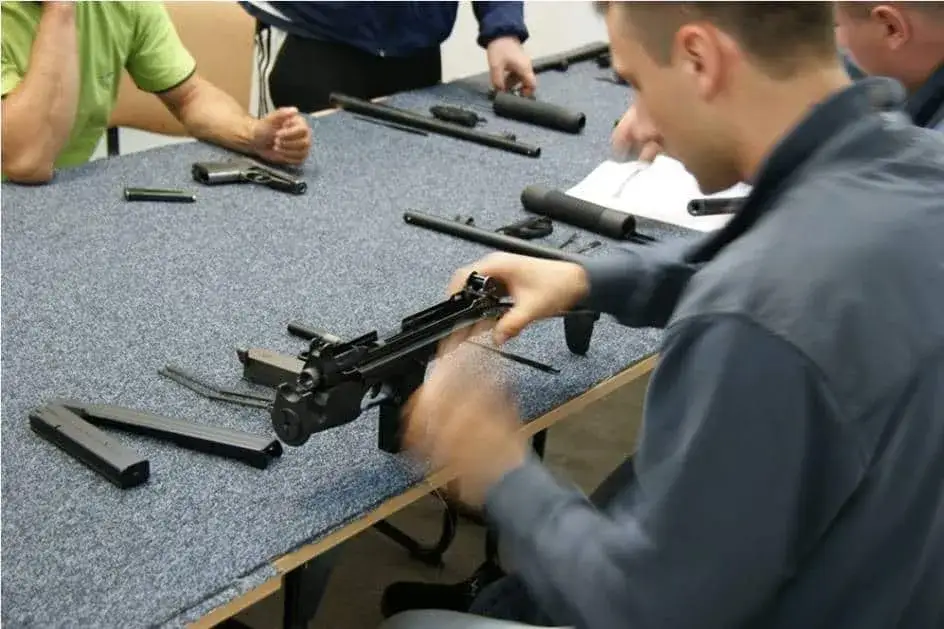 Kwalifikowany pracownik ochrony: szkolenie co 5 lat i jego cena