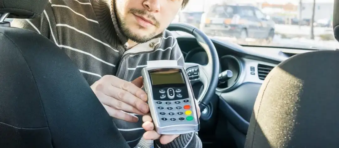 Czy w taxi można płacić kartą? Sprawdź, aby uniknąć problemów z płatnością