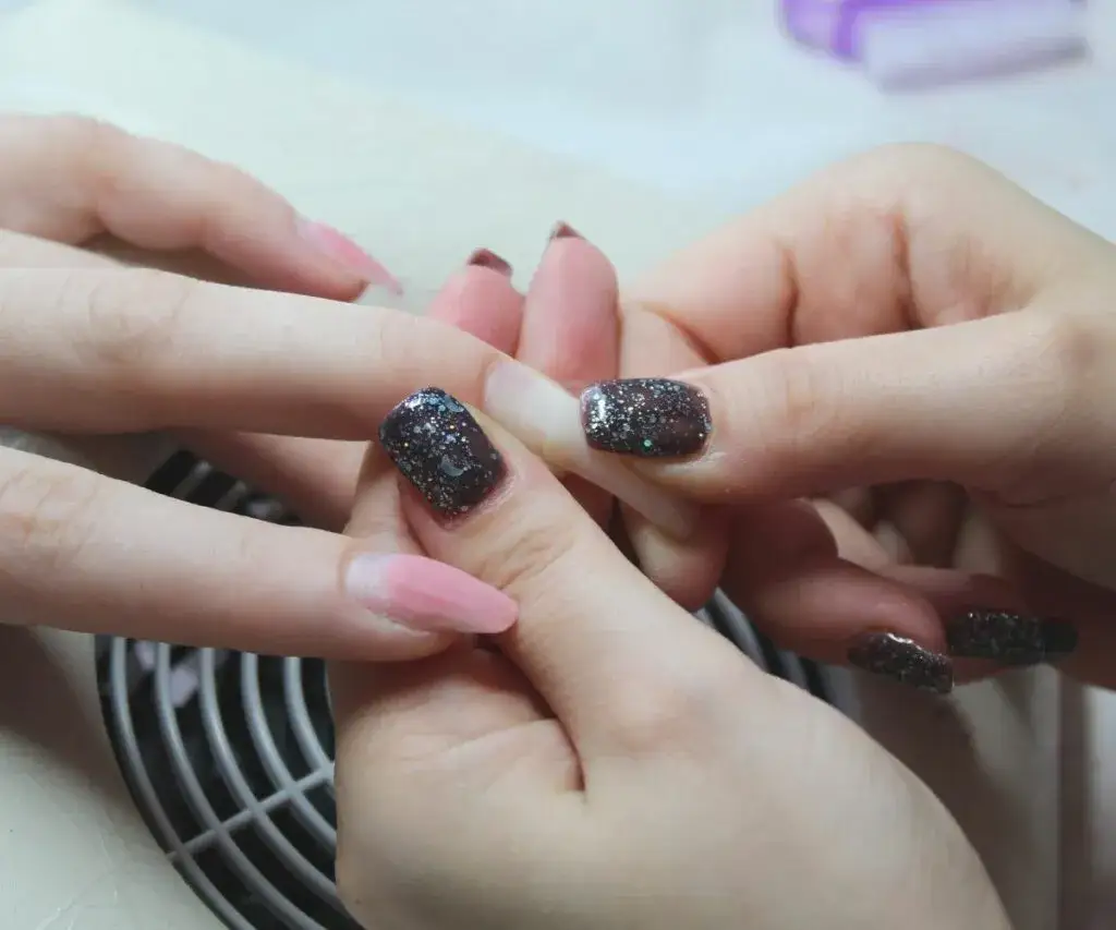 Czym przedłużyć paznokcie: najlepsze metody i ich wady