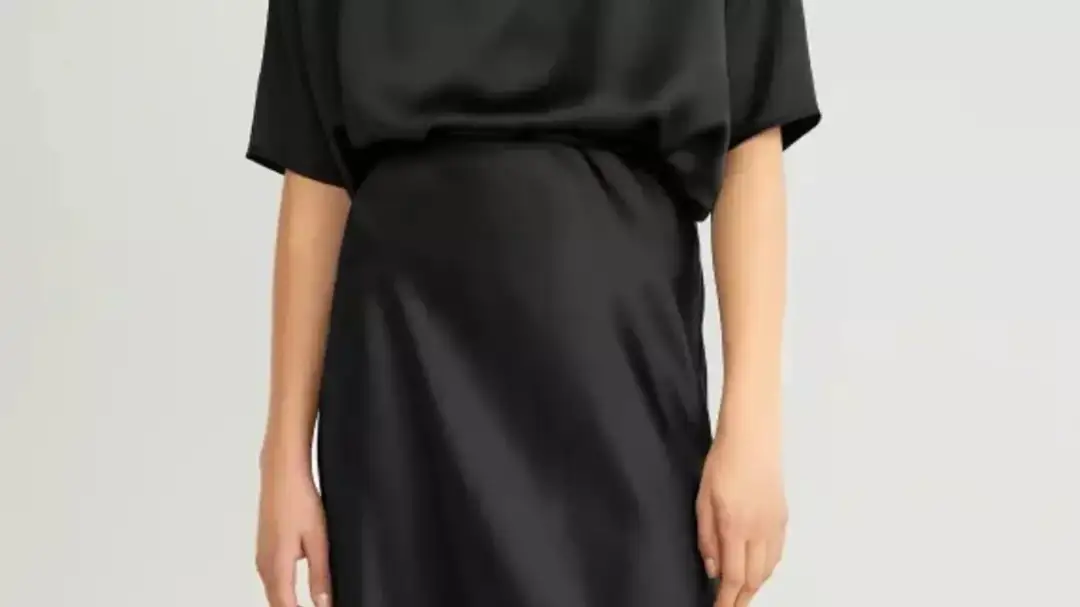 Estiliza tu falda negra larga: De día a noche, ¡siempre chic!