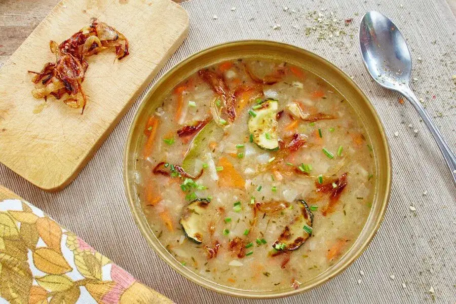 Jakie są zupy lista - poznaj tradycyjne polskie zupy, które musisz spróbować