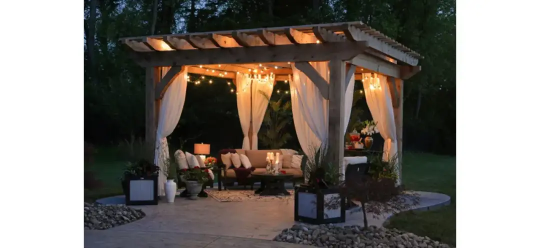 Jak udekorować altanę, aby stworzyć przytulną przestrzeń w ogrodzie