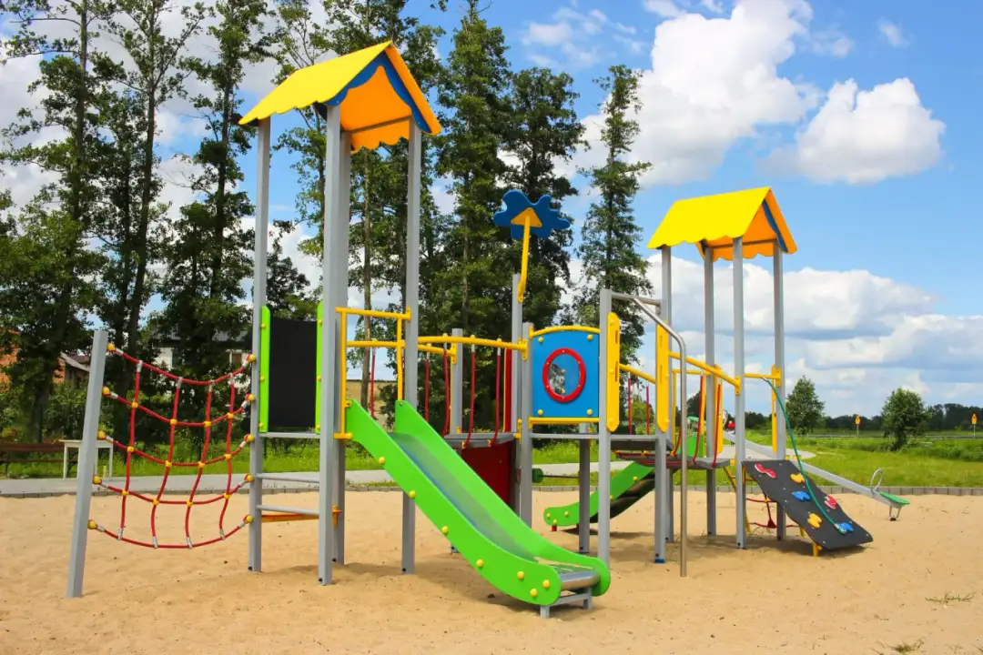 Ile kosztuje plac zabaw dla dzieci? Sprawdź, co wpływa na ceny