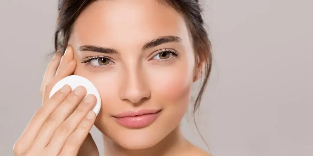 Skuteczne domowe sposoby na zmycie makijażu oczu bez chemii