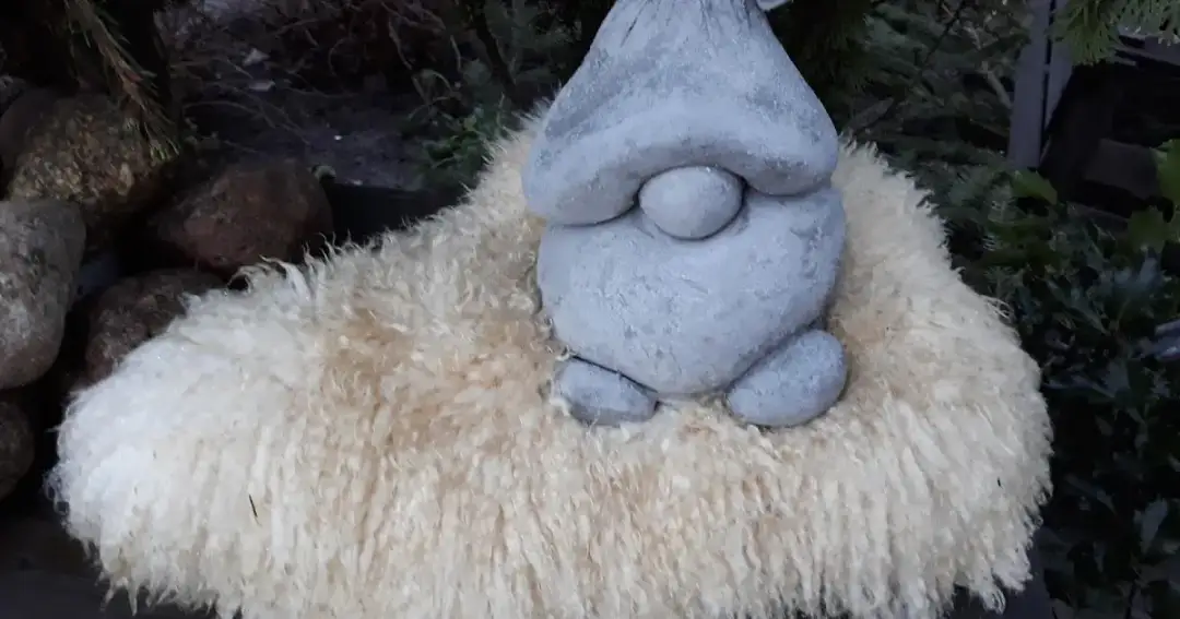 Skrzaty z betonu jak zrobić – proste kroki do stworzenia gnomów