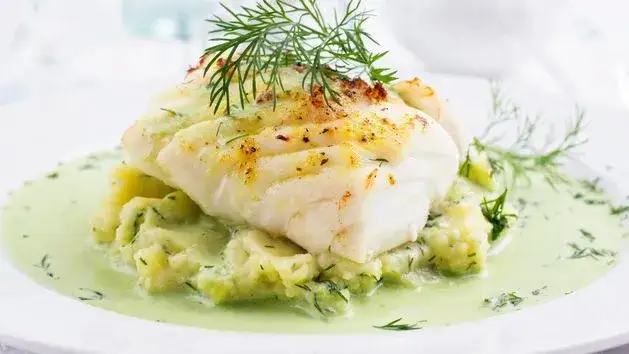 Zapiekanka z rybą, ziemniakami i porem - pyszny przepis na obiad