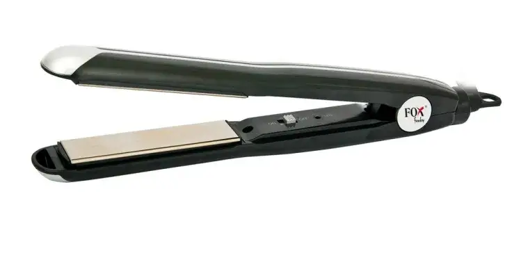 Prostownica tytanowa czy ceramiczna? Ekspert radzi, co dla Twoich włosów