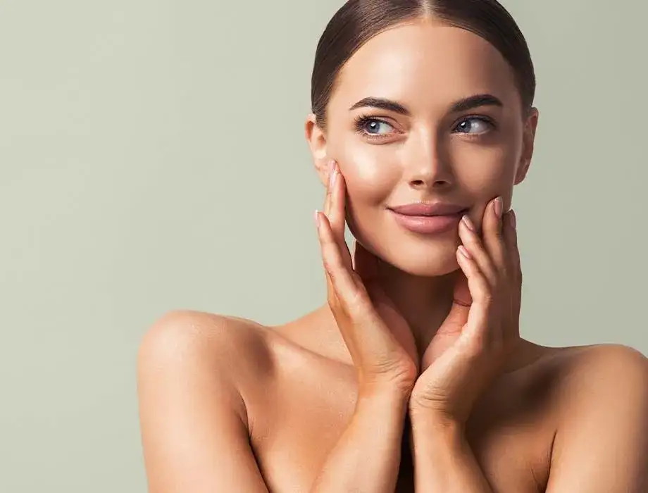 Lwia zmarszczka: botoks czy kwas hialuronowy - co wybrać dla siebie?