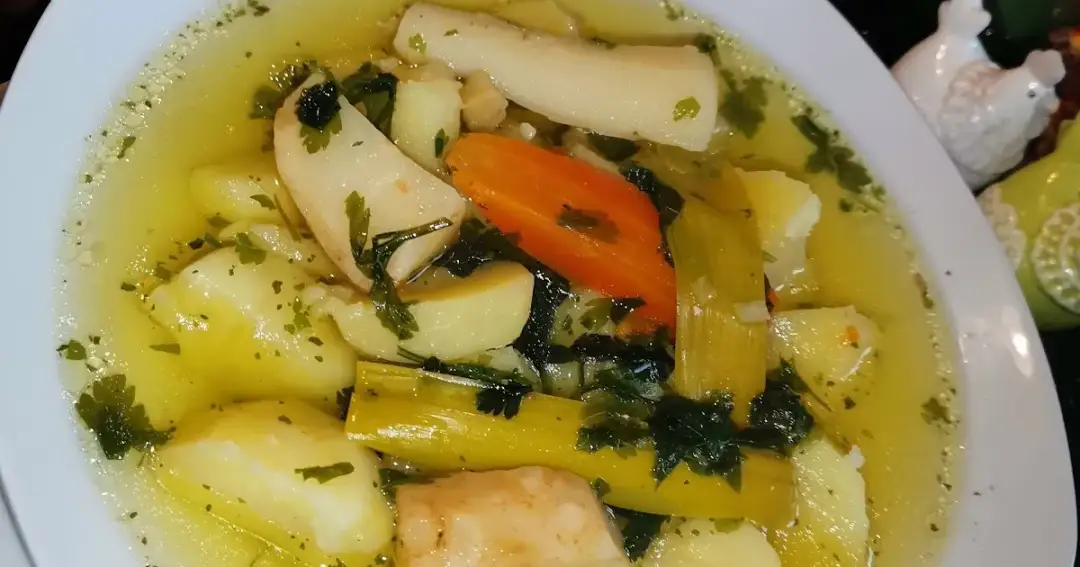 Kalorie w rosole: zaskakująco niski poziom tłuszczu w gotowanym kurczaku