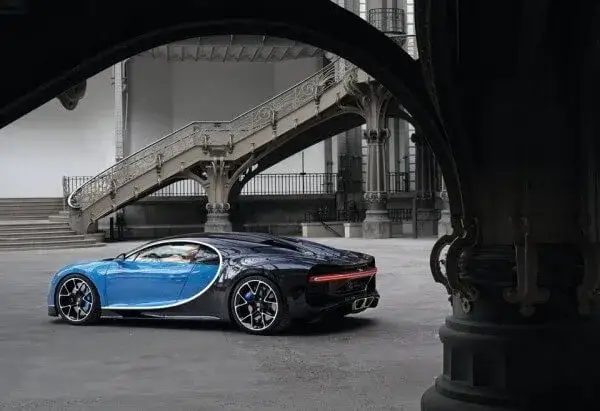 Bugatti Chiron ile koni: moc, która zaskakuje i fascynuje