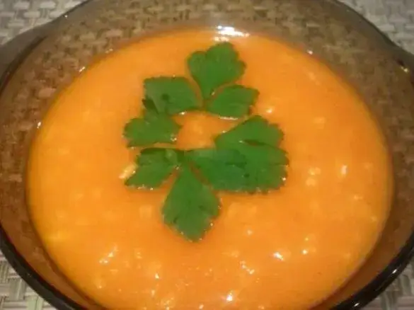 Jak ugotować zupę pomidorową z ryżem – prosty przepis na smaczną zupę