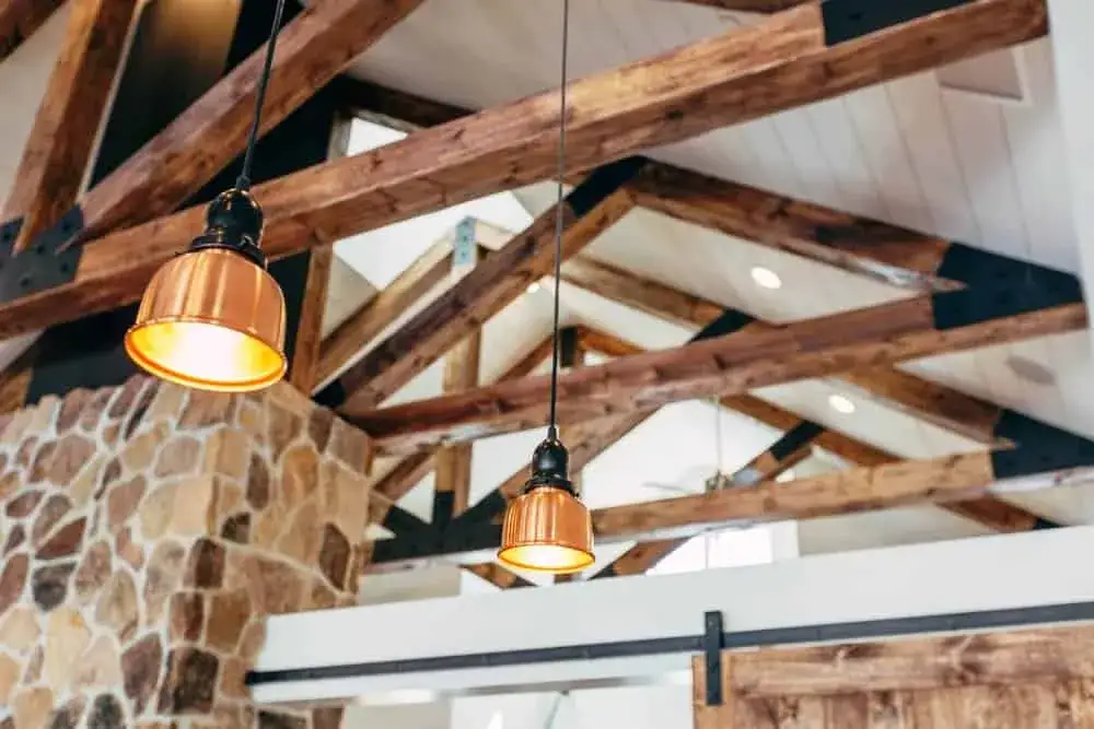 Co na sufit w altanie? Najlepsze materiały i ich wady