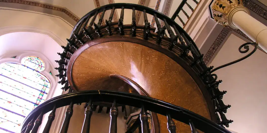 Schody jak w Casino de Paris – odkryj ich wyjątkowy styl i historię