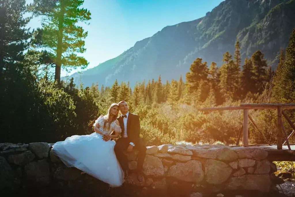 Kamerzysta na wesele: Ceny 2024, pakiety i jak nie przepłacić