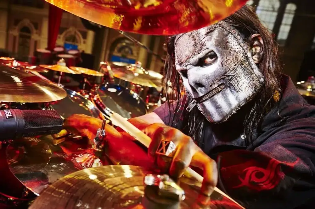 Perkusiści Slipknot – Jak wpływają na brzmienie zespołu i ich rola?