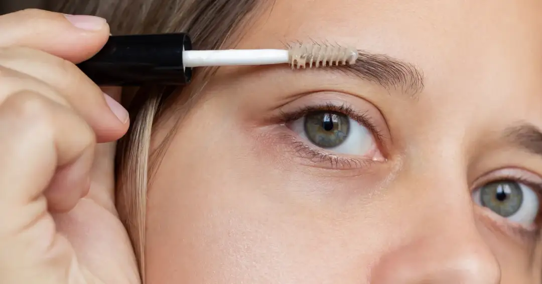 Jak stosować olejek rycynowy na brwi? Pełny poradnik krok po kroku