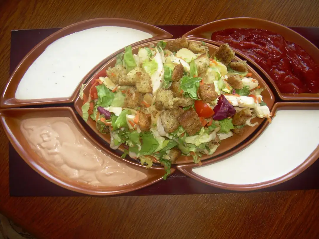 Sałatka jak z McDonald's – zrób zdrową wersję w domu bez wysiłku