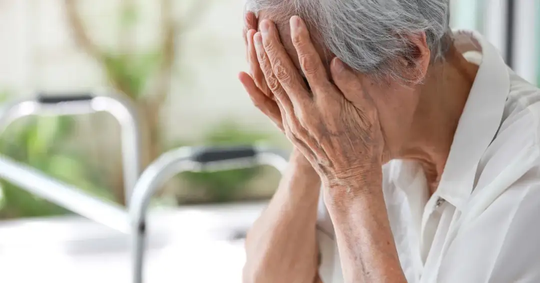 Jak się pozbyć zapachu starszej osoby i poprawić komfort życia