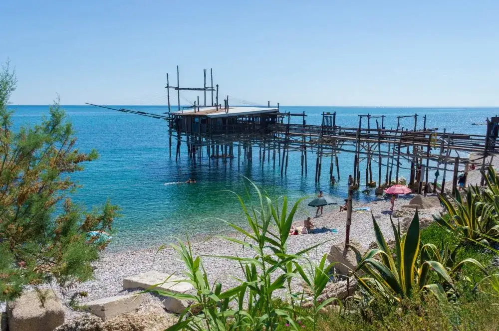 Spiagge Abruzzo: Guida completa tra sabbia, trabocchi e natura