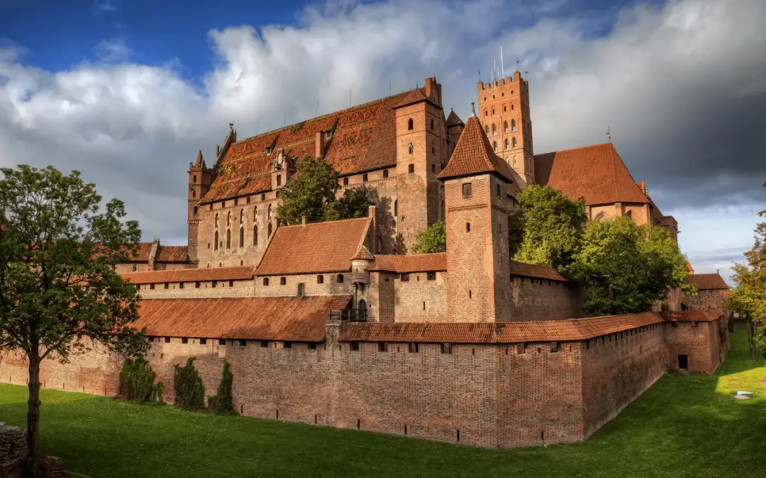 Średniowieczne zamki w Polsce: historia, architektura i ciekawe obiekty