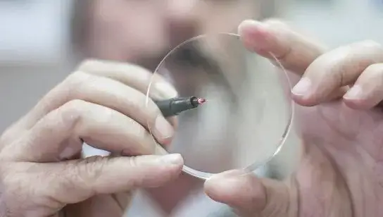 Trivex czy poliwęglan: który materiał jest lepszy dla Twoich oczu?