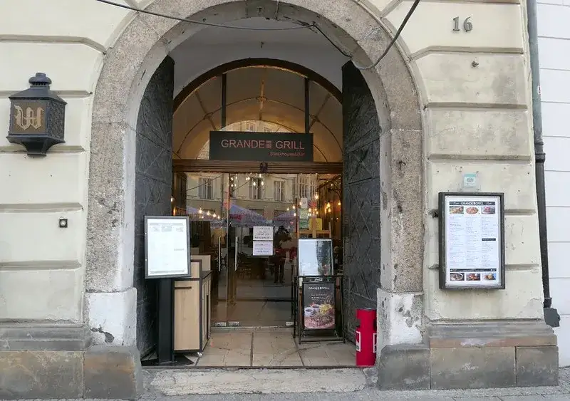 Grande Grill Kraków: Steki, ogród, Rynek 16 wszystko przed wizytą