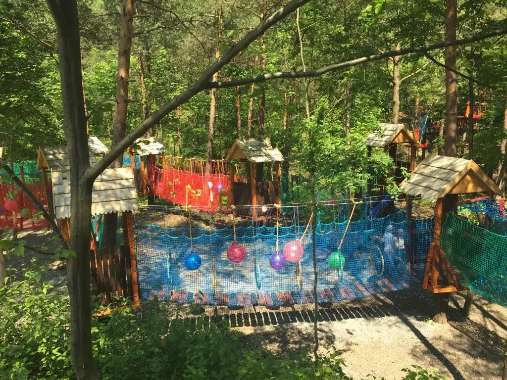 Park linowy Ciechanki – najlepsze trasy i atrakcje dla rodzin