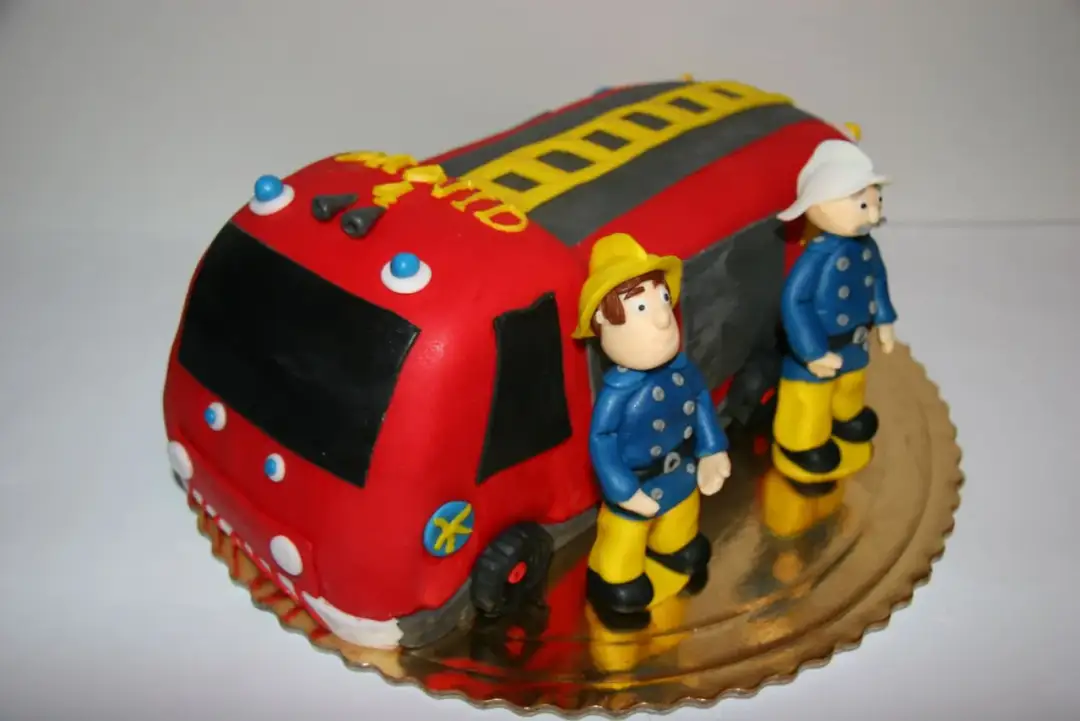 Jak zrobić tort strażak sam – prosty przepis na urodzinowy hit