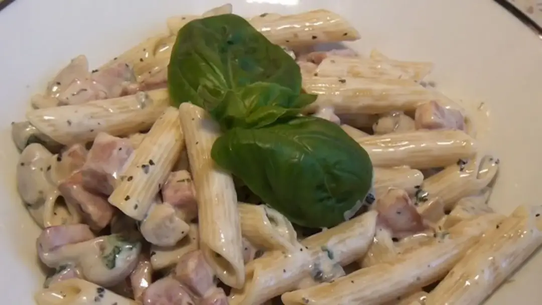 Makaron penne pełnoziarnisty: odkryj jego zdrowotne korzyści i przepisy