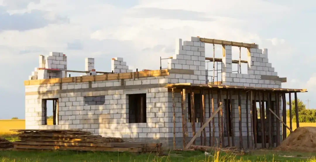 Czy można budować dom na działce rolnej? Sprawdź warunki i przepisy