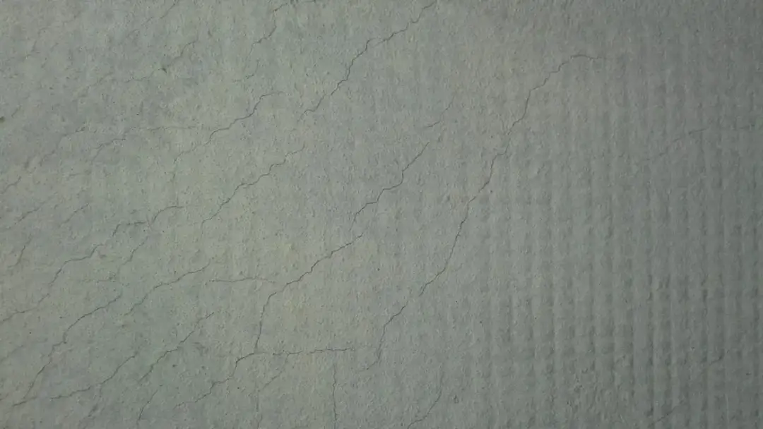 Dlaczego pęka klej na elewacji? Oto najczęstsze przyczyny i rozwiązania