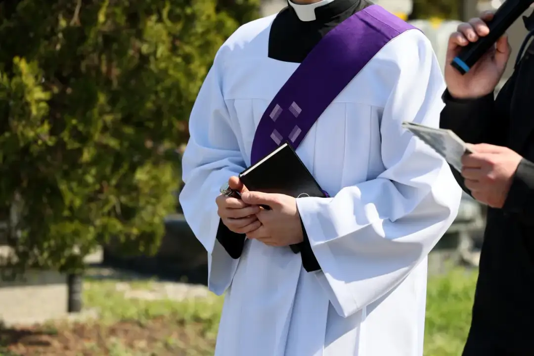 Ile kosztuje organista na pogrzebie? Ceny, które zaskoczą każdego