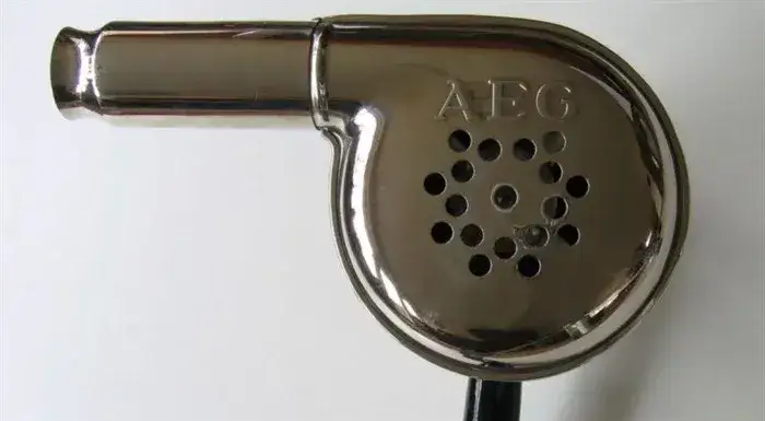 Kto wynalazł suszarkę do włosów? Odkryj zaskakującą historię wynalazku