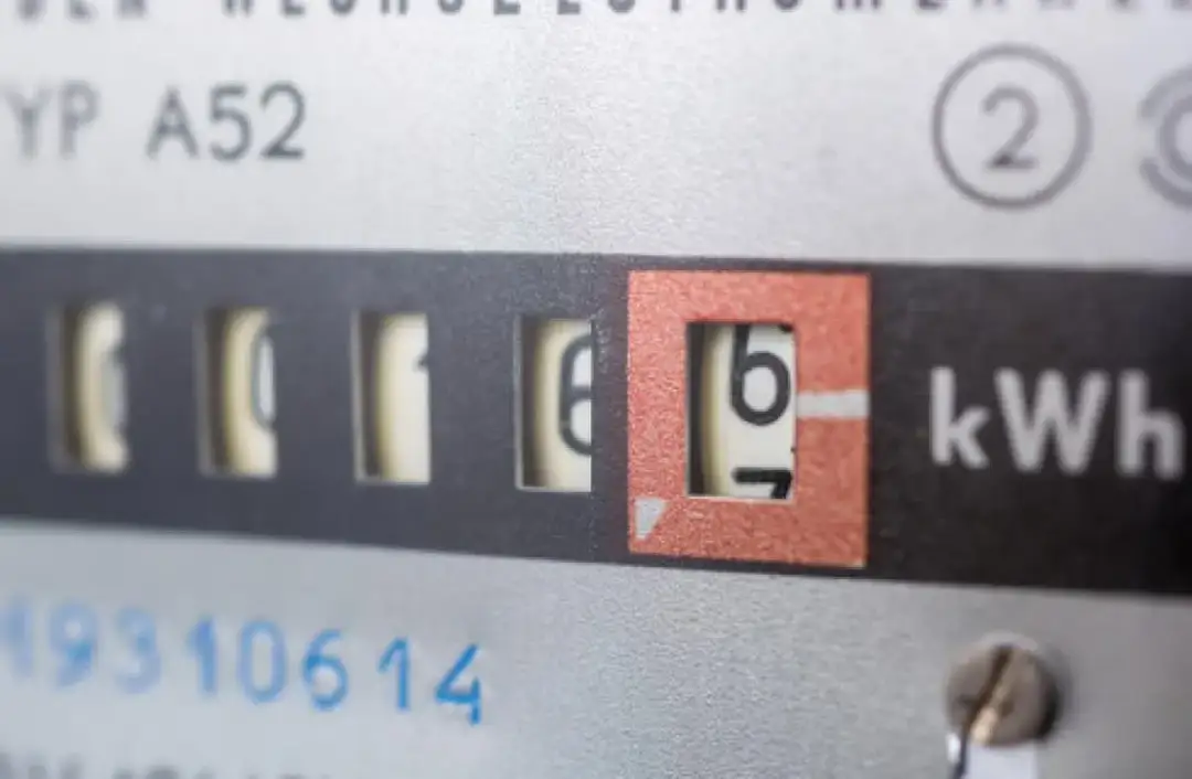 Kto może otrzymać dodatek osłonowy za prąd? Sprawdź, czy przysługuje Ci pomoc!