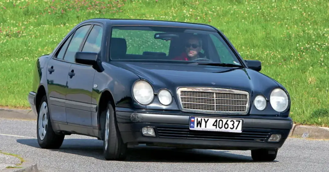 Mercedes W210: Czy warto kupić? Rdza, silniki, usterki (2026)